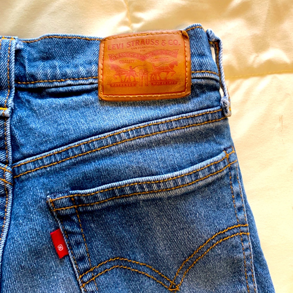 Levi high rise button up shorts